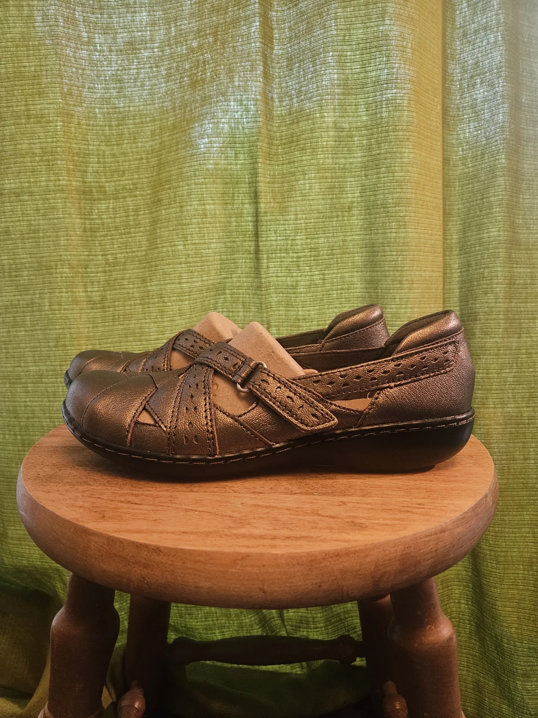 Clarks Bronze Shoes with Ajustable Straps - photo 3