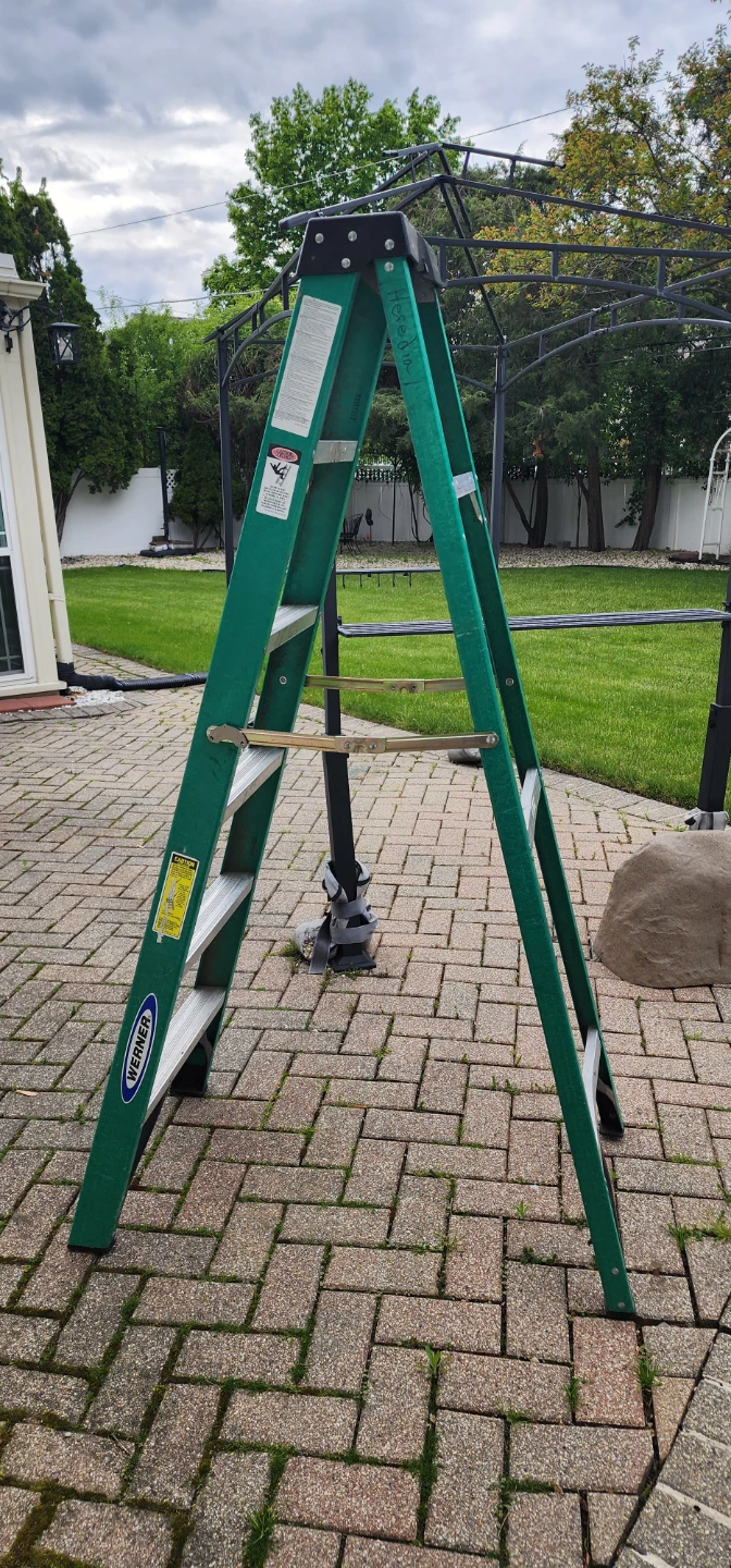 Werner 6 Foot, 5-Step Green Fiberglass Ladder - photo 2
