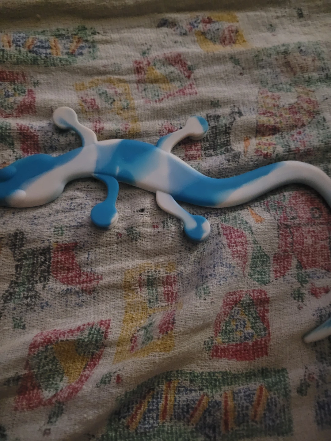 Gecko lizard suction cup toy