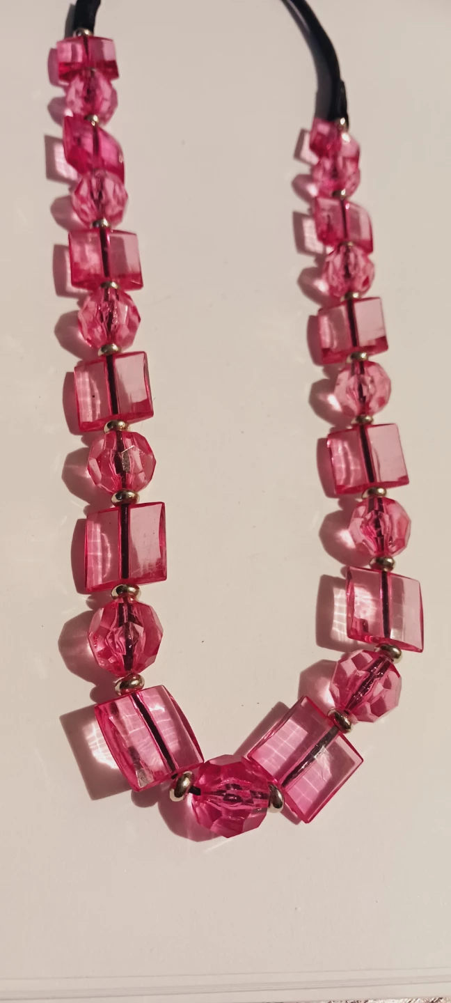 Cute Pink Lucite Beaded Necklace - photo 2