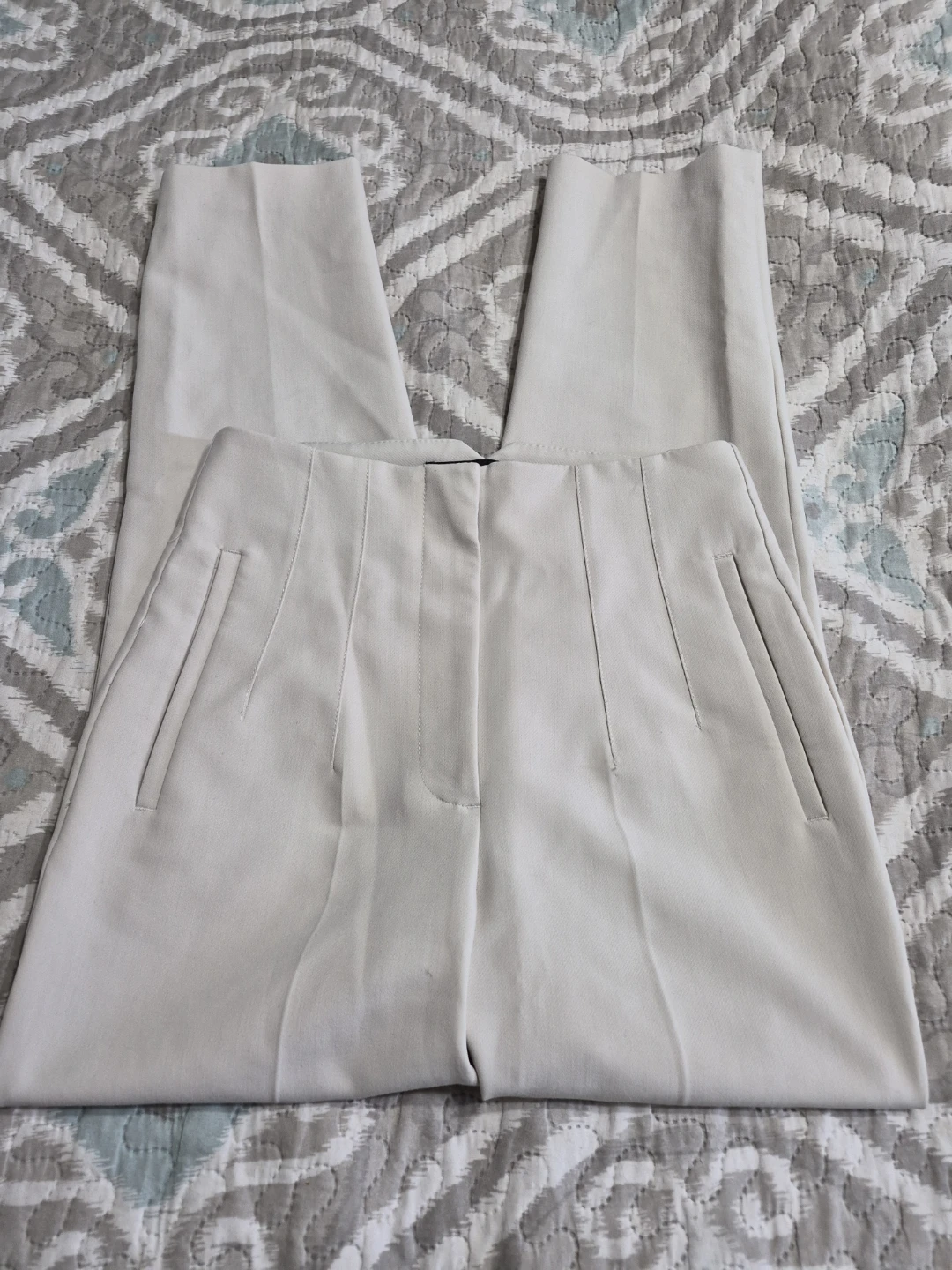 Ladies Size Small Zara Beige White Dress Pants with 26" Leg