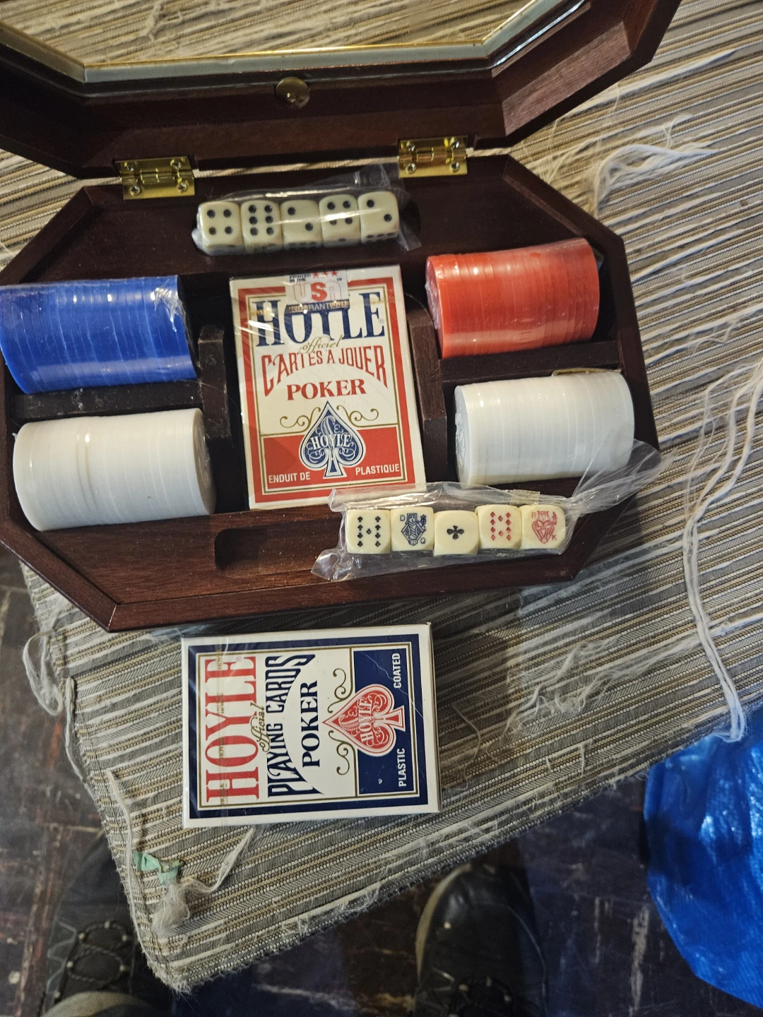 Hoyle Poker Set with Playing Cards and Chips - photo 4