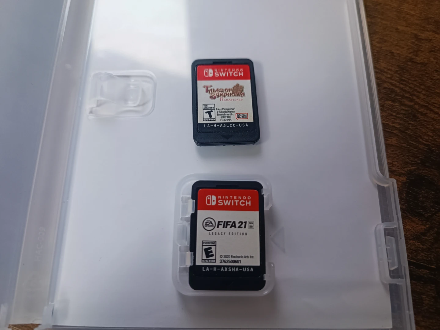 Nintendo Switch Lite Coral with FIFA 21 and Legend of Symphony - photo 2