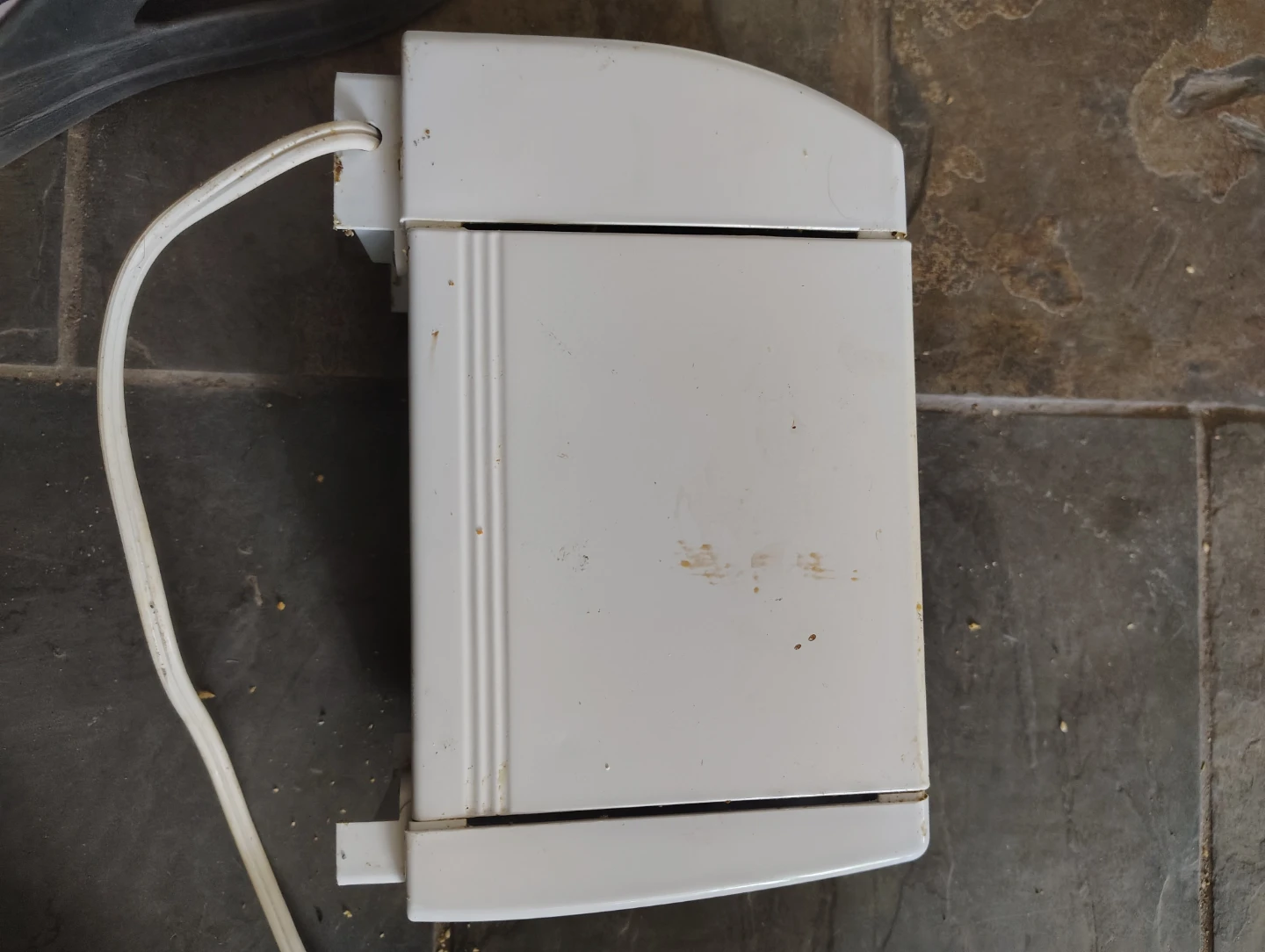 White 2-Slice Toaster - photo 2