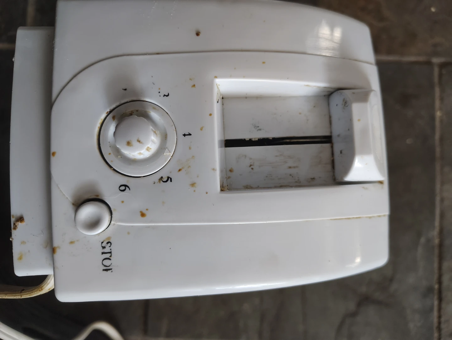 White 2-Slice Toaster - photo 3