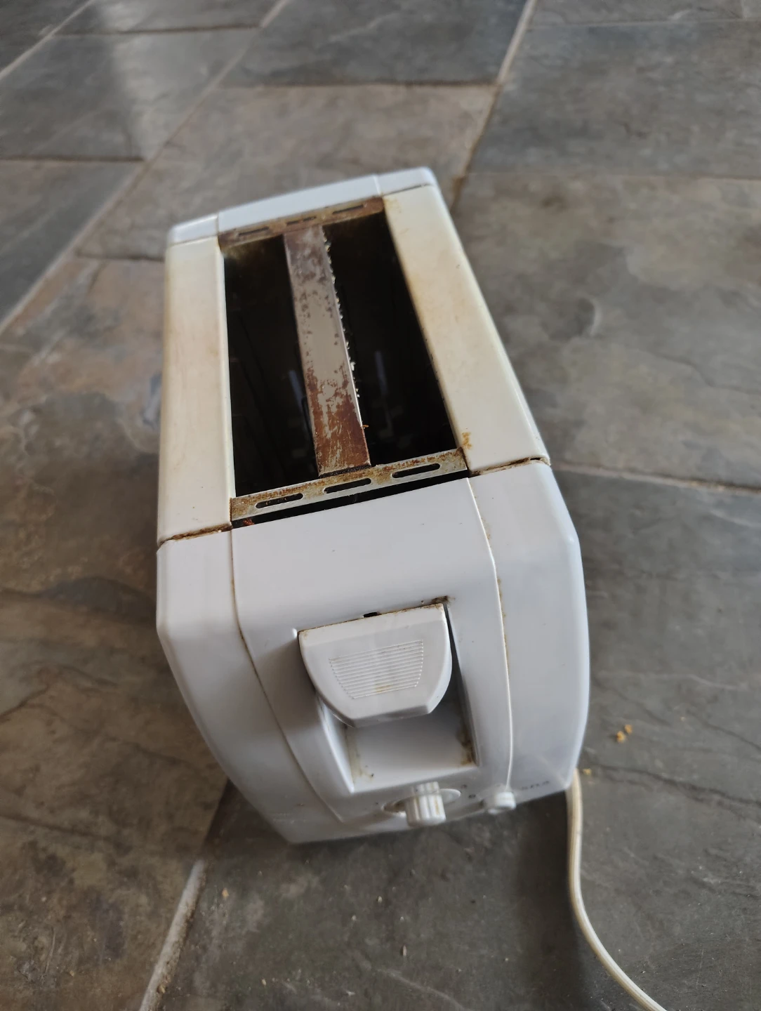 White 2-Slice Toaster - photo 4