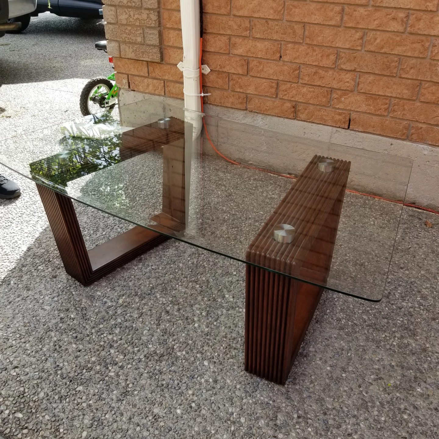 MODERN GLASS COFFEE TABLE