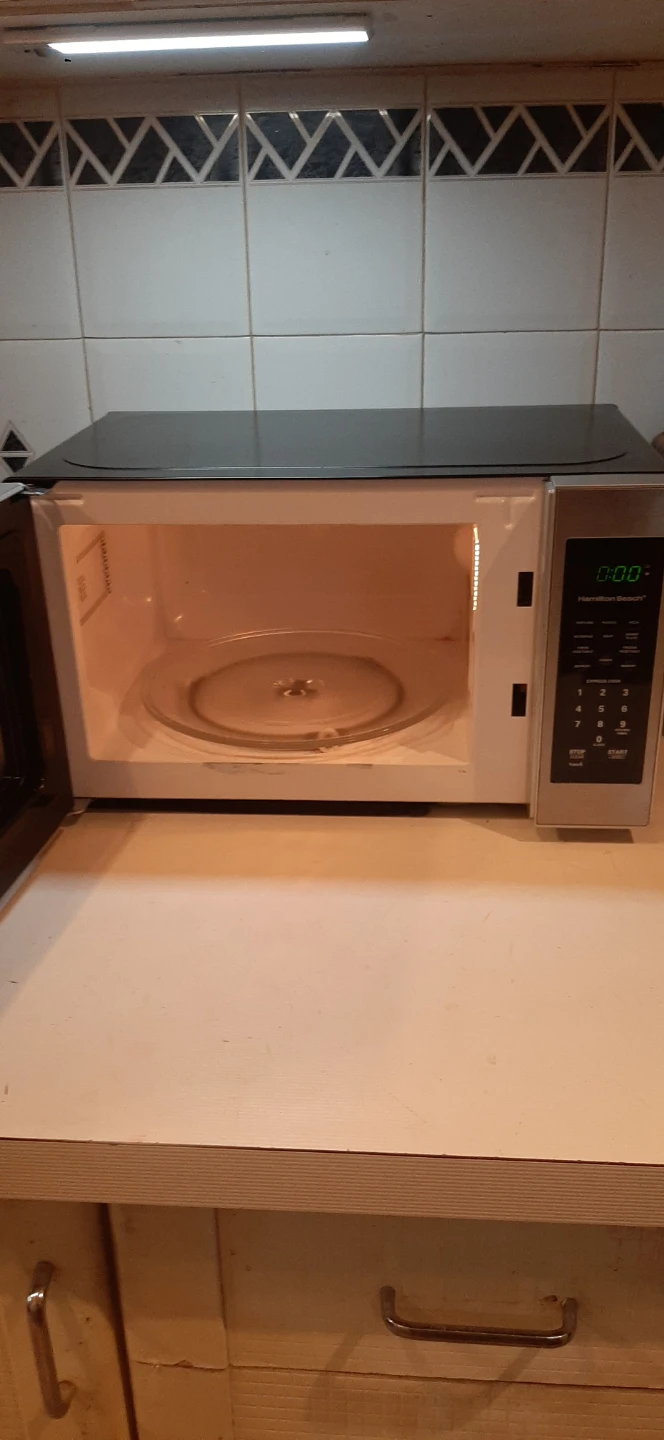 Hamilton Beach Compact Microwave READ DESCRIPTION ON SIZE - photo 2