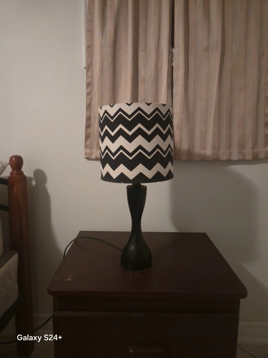 Chevron Pattern Table Lamp - photo 3