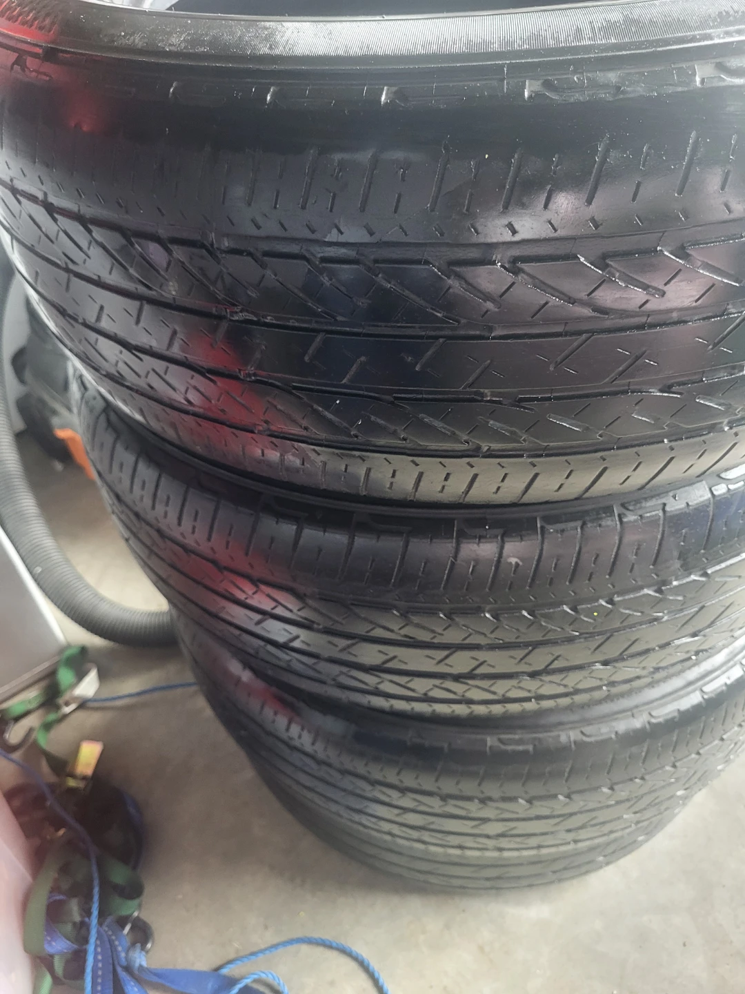 4x Bridgestone DriveGuard Tires 235/60R18