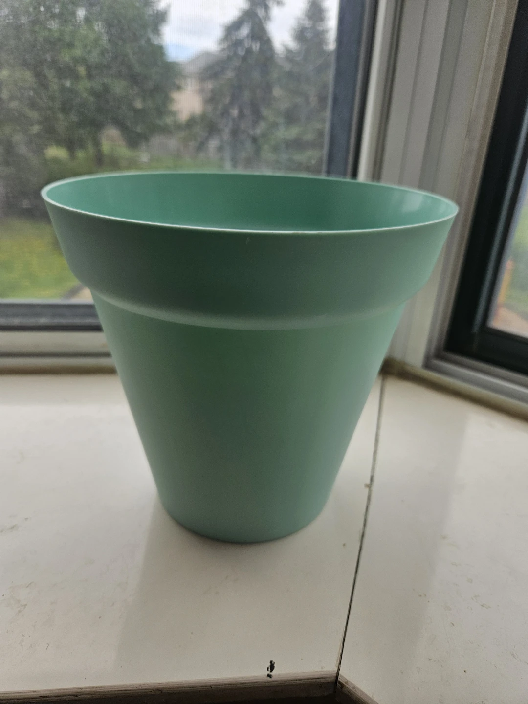 Mint Green Plastic Plant Pot