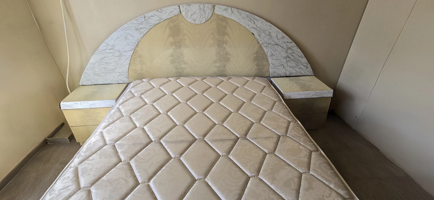 Queen Size Bed Frame, Headboard, 2 Nightstands (+ Mattress) - photo 5