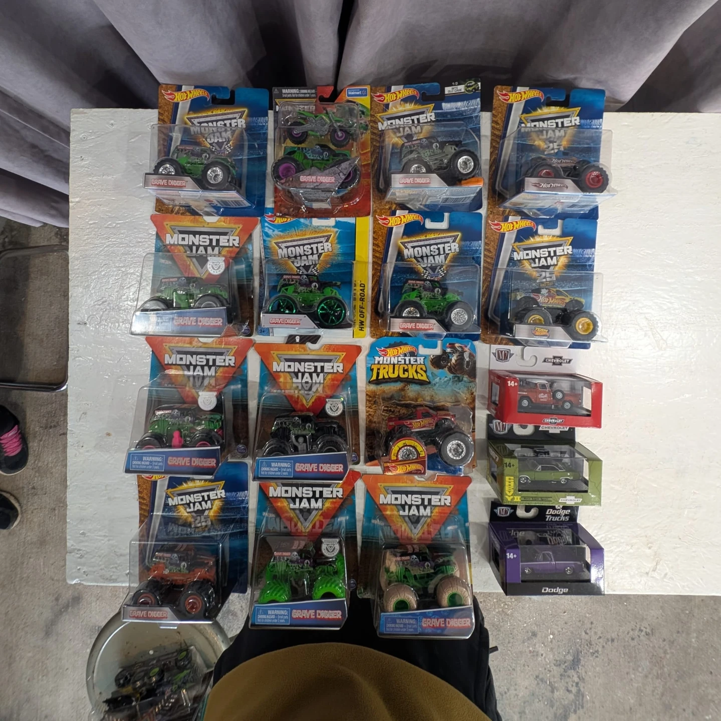 17 Hot Wheels Monster Jam  Toy Trucks - photo 2