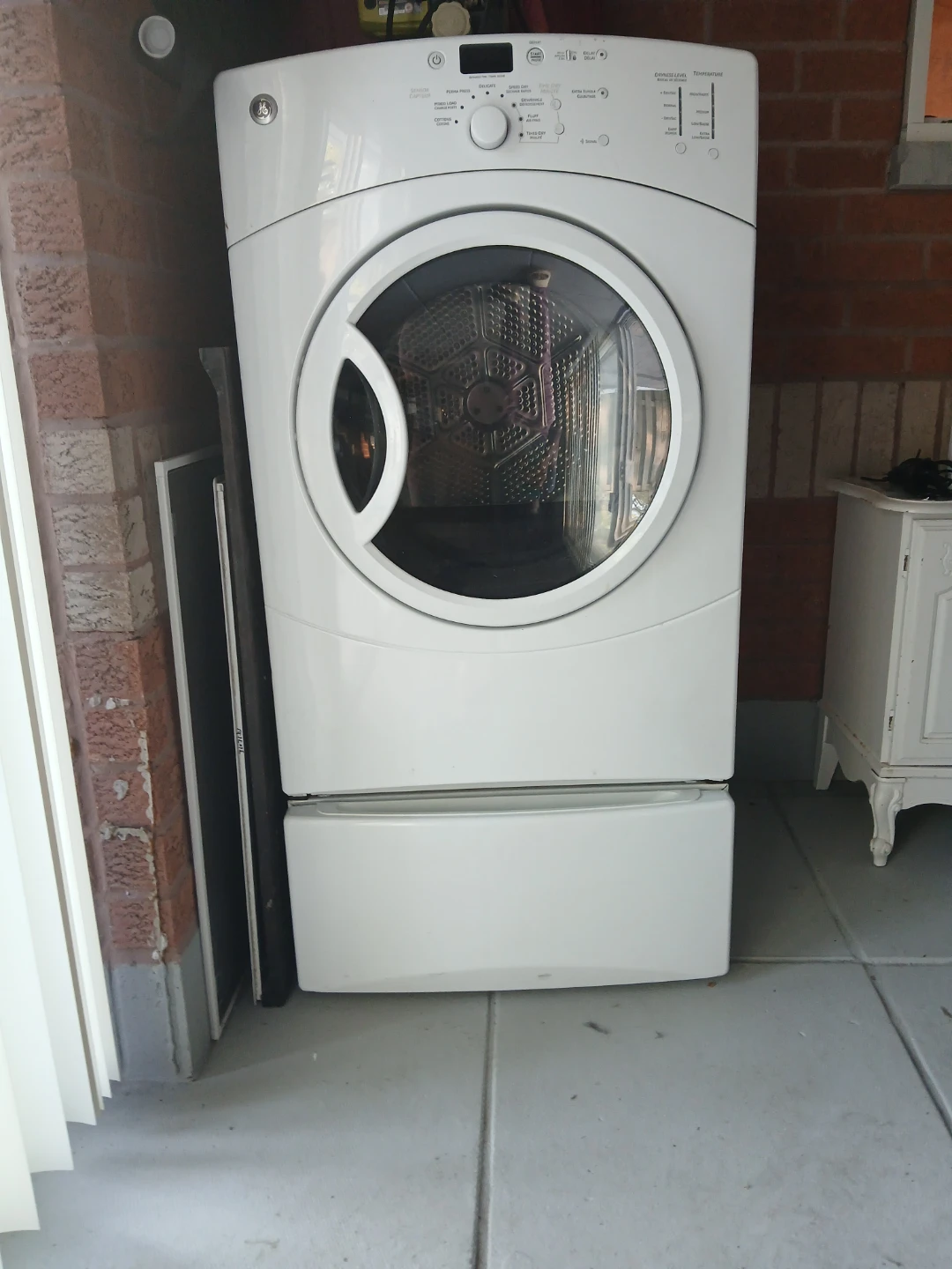 GE 7.5 Cu. Ft. FrontLoad Electric Dryer With  Storage Pedestal