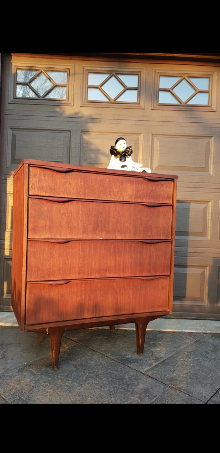 Viscol 4-Drawer Dresser by Victoriaville Specialties Co. Ltd
