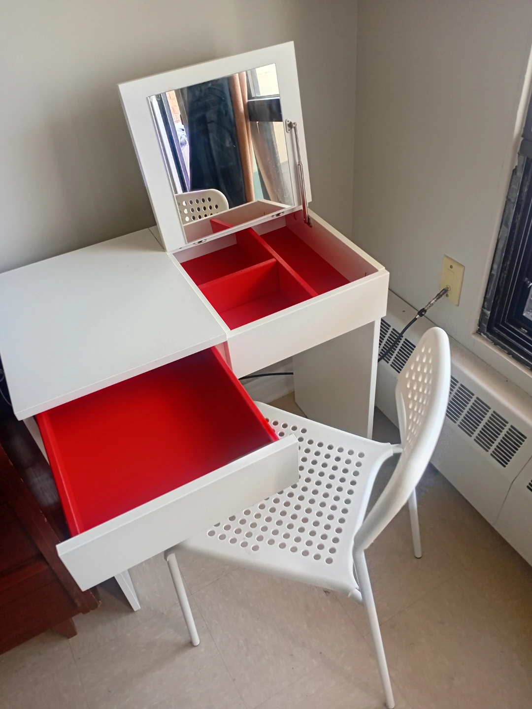 White vanity desk with mirror and red interior - photo 2