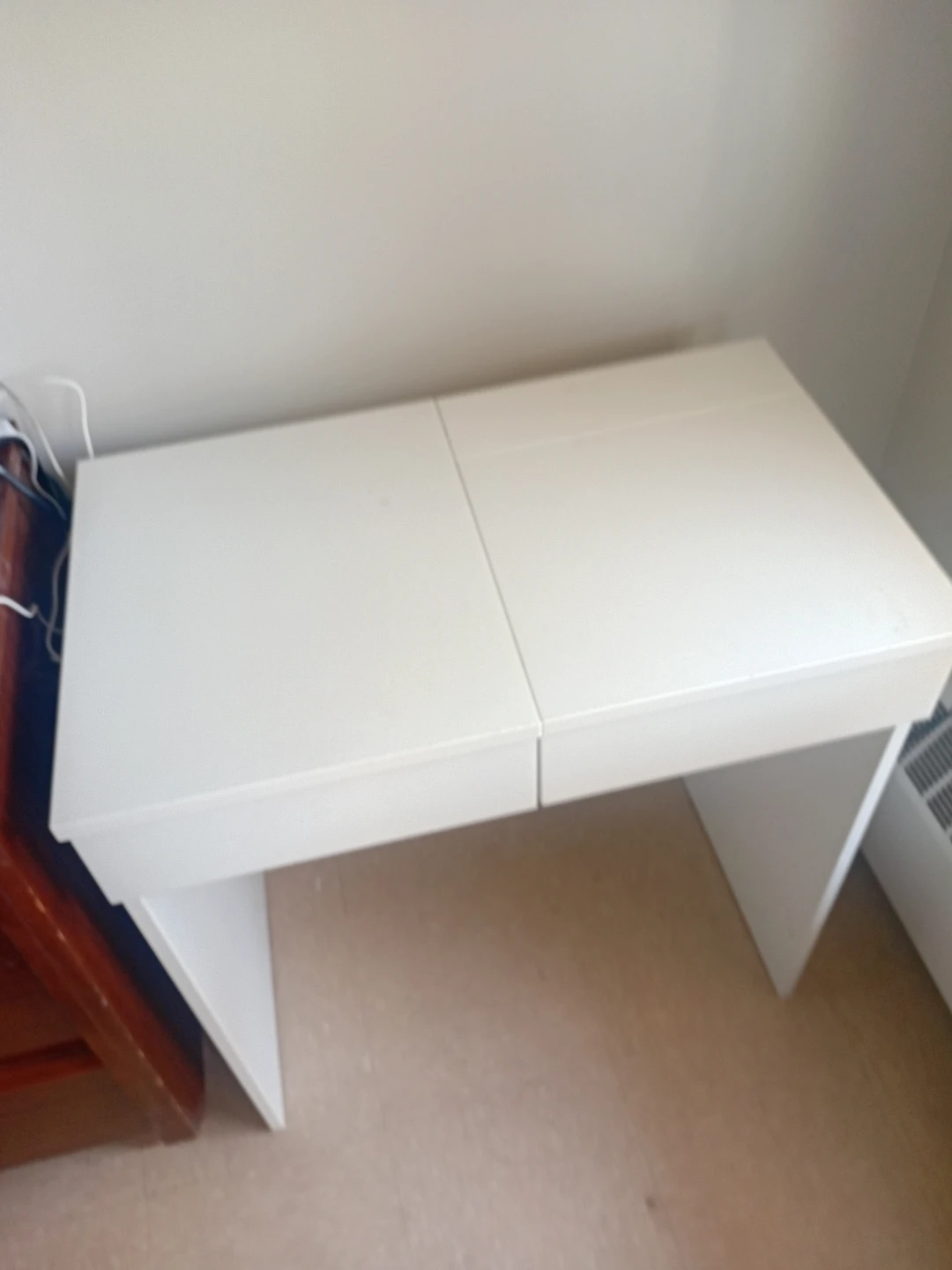 White vanity desk with mirror and red interior - photo 3