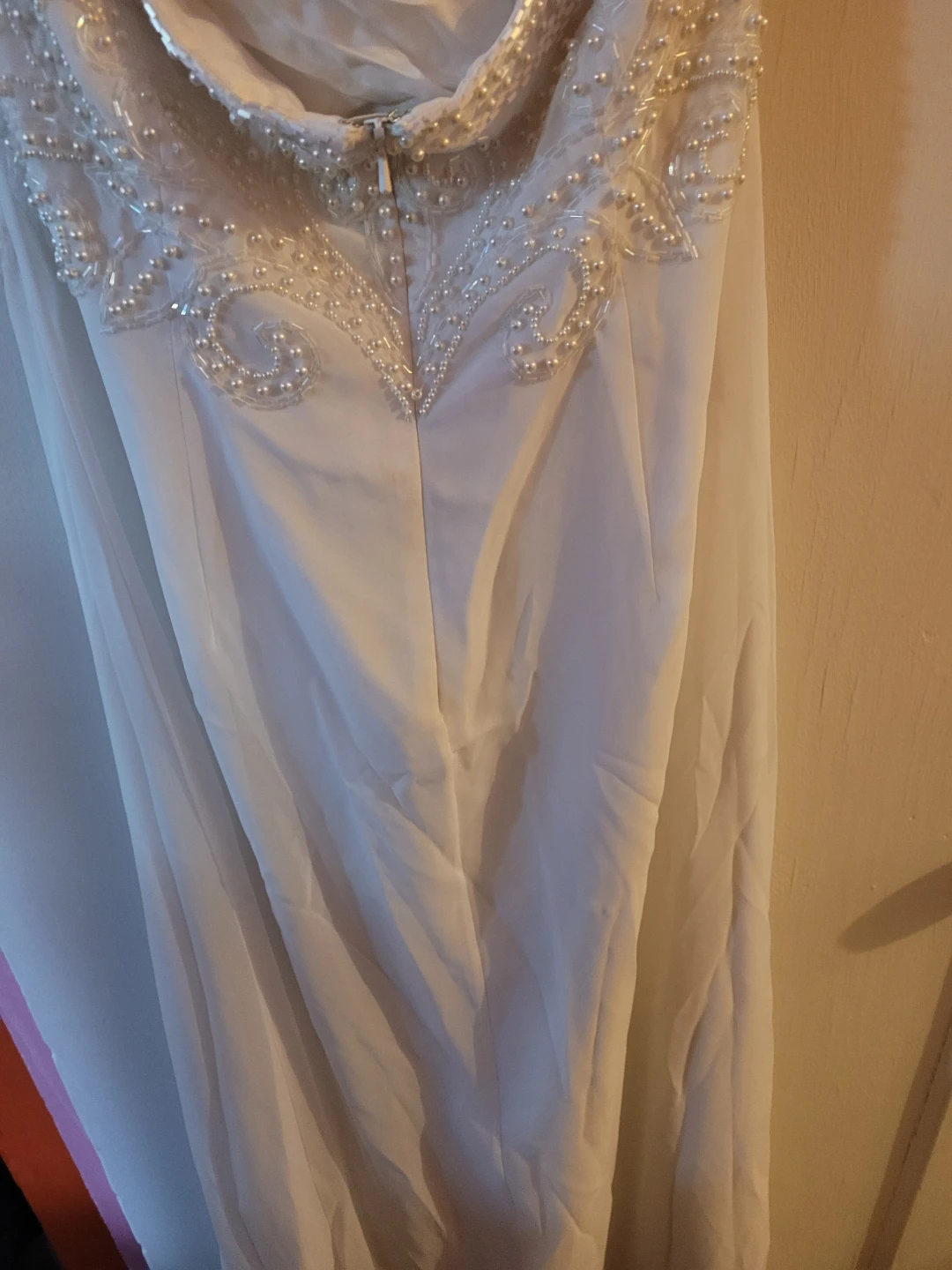 White Beaded Halter Neck Wedding Dress - photo 4