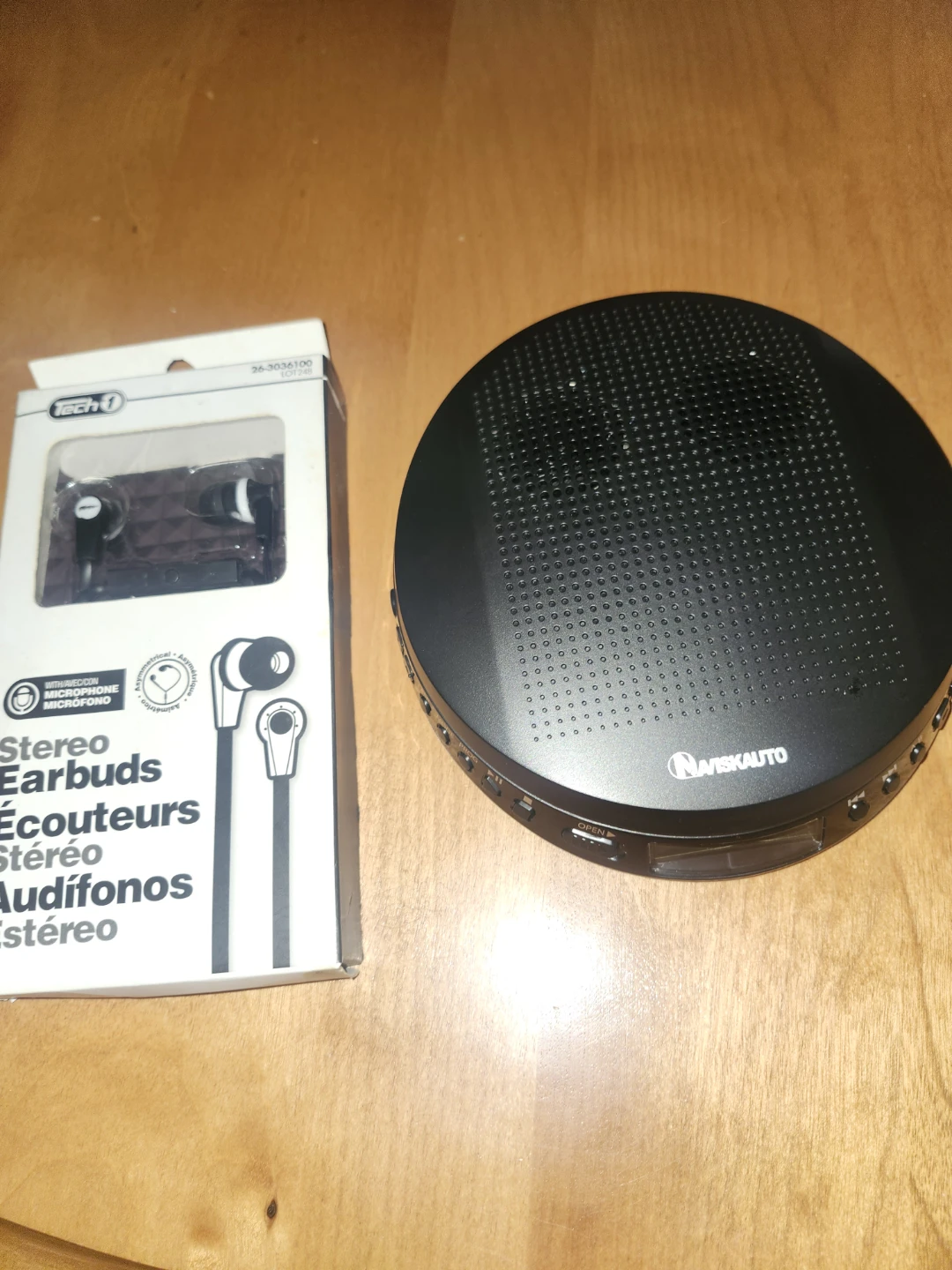 Naviskauto Portable CD Player and Tech 1 Stereo Earbuds