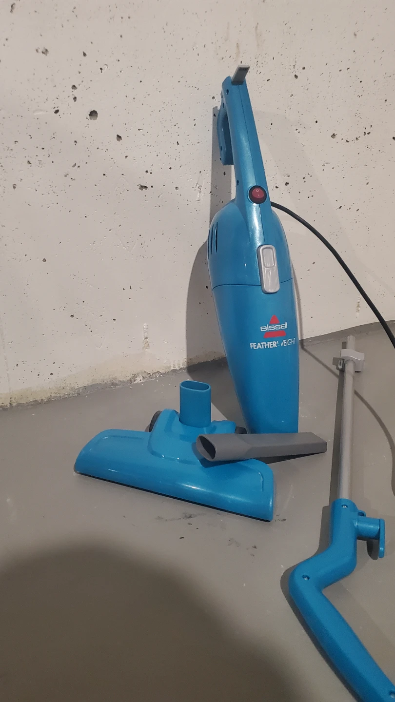 BIissel Featherweight Stick Vacuum Cleaner - photo 3
