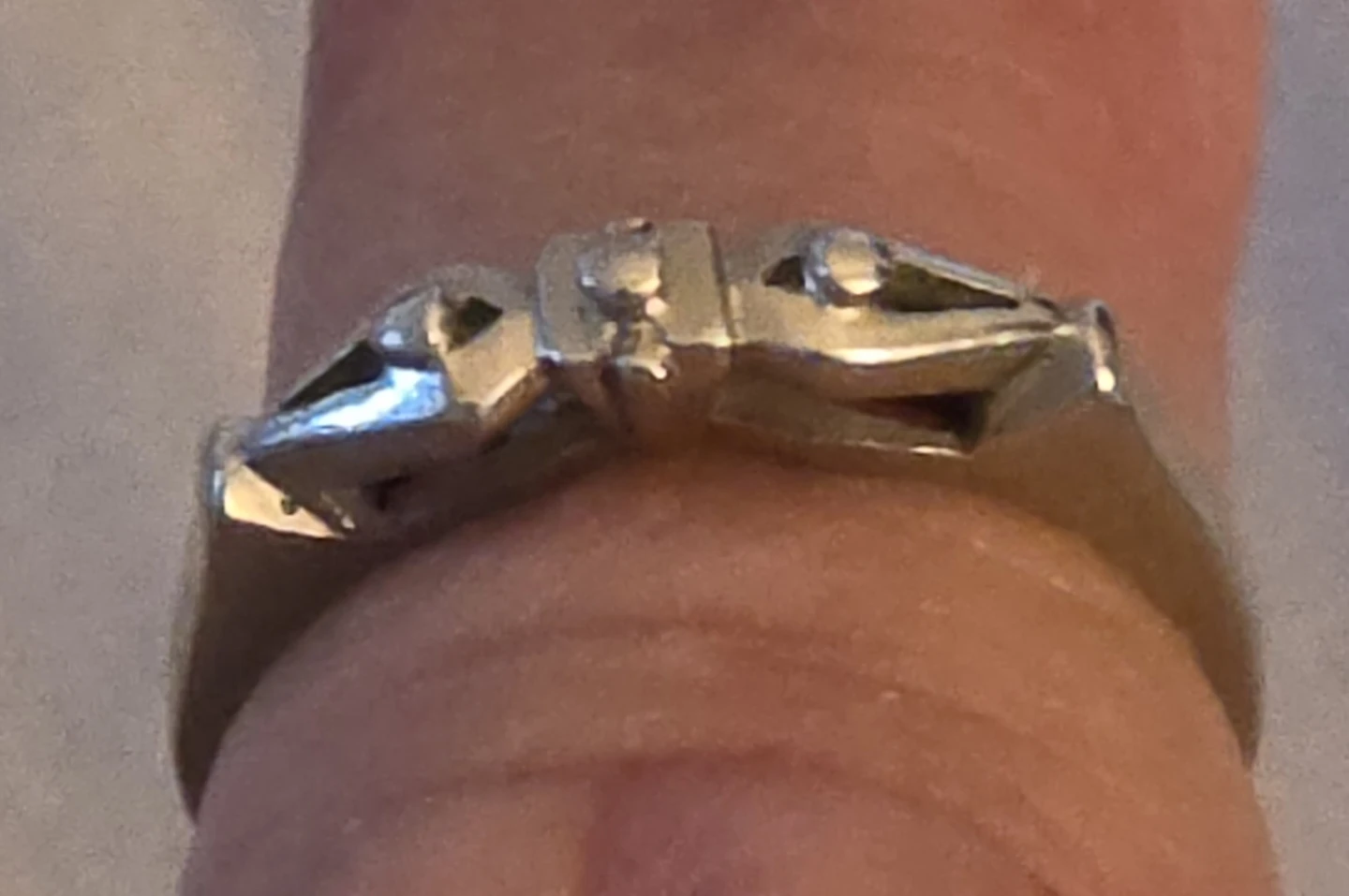 18K White Gold Illusion Ring