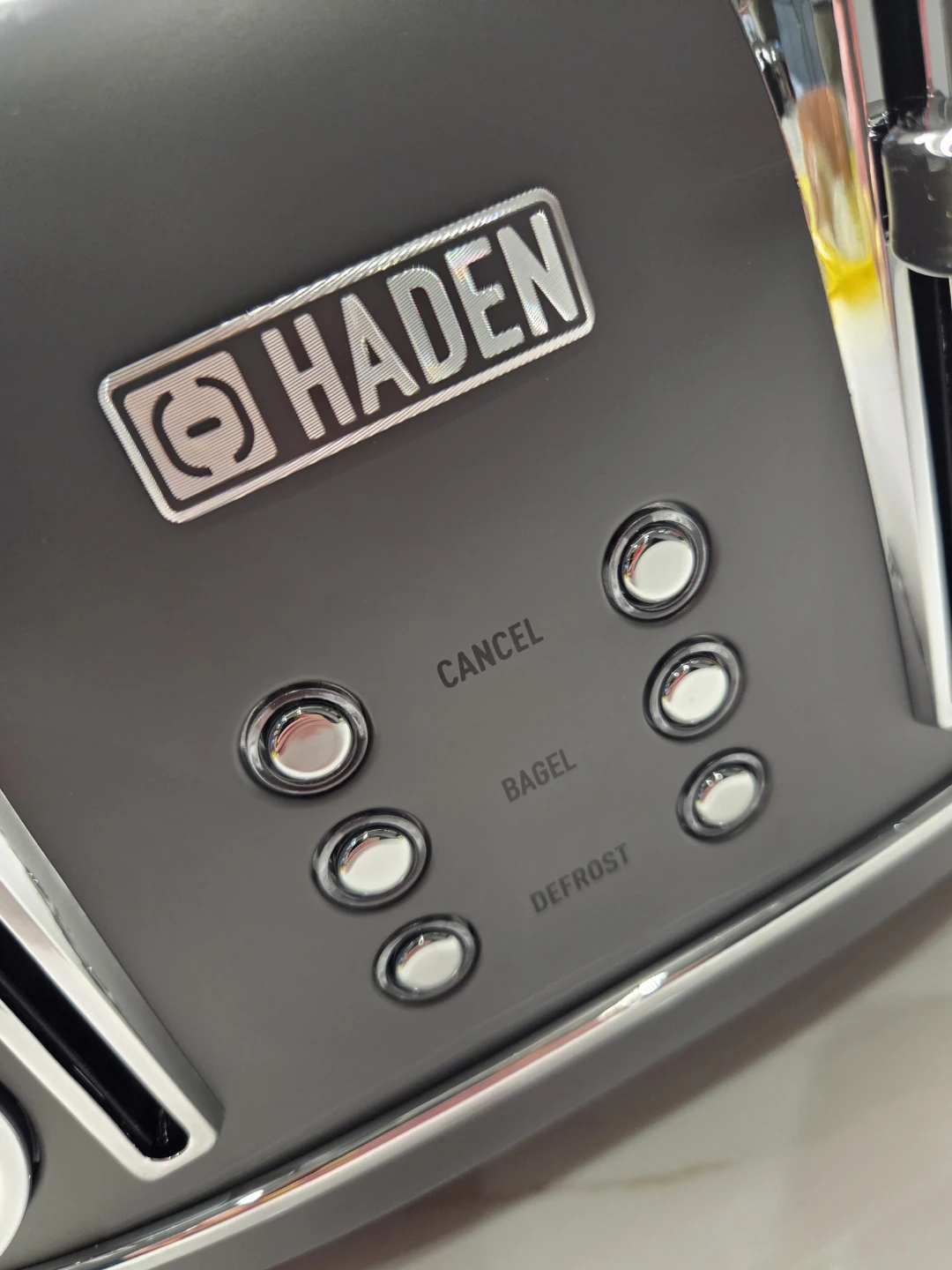 Haden 4-Slice Toaster - photo 4