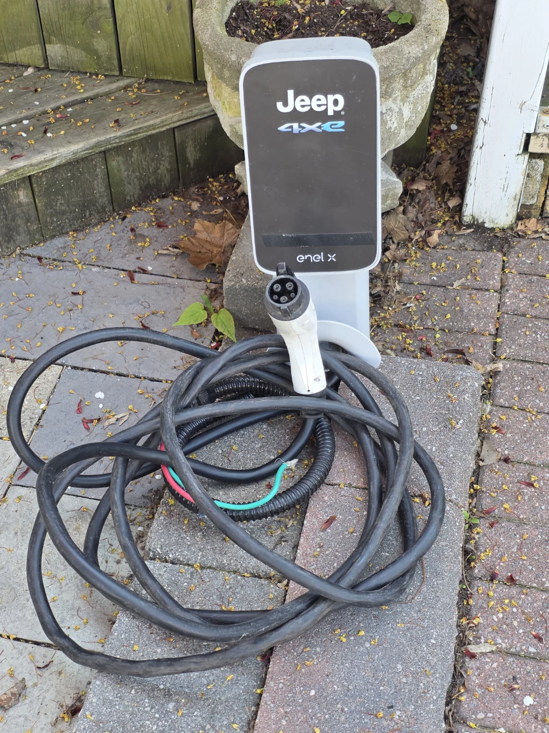 Jeep 4xe Enel X Level 2 EV Charger