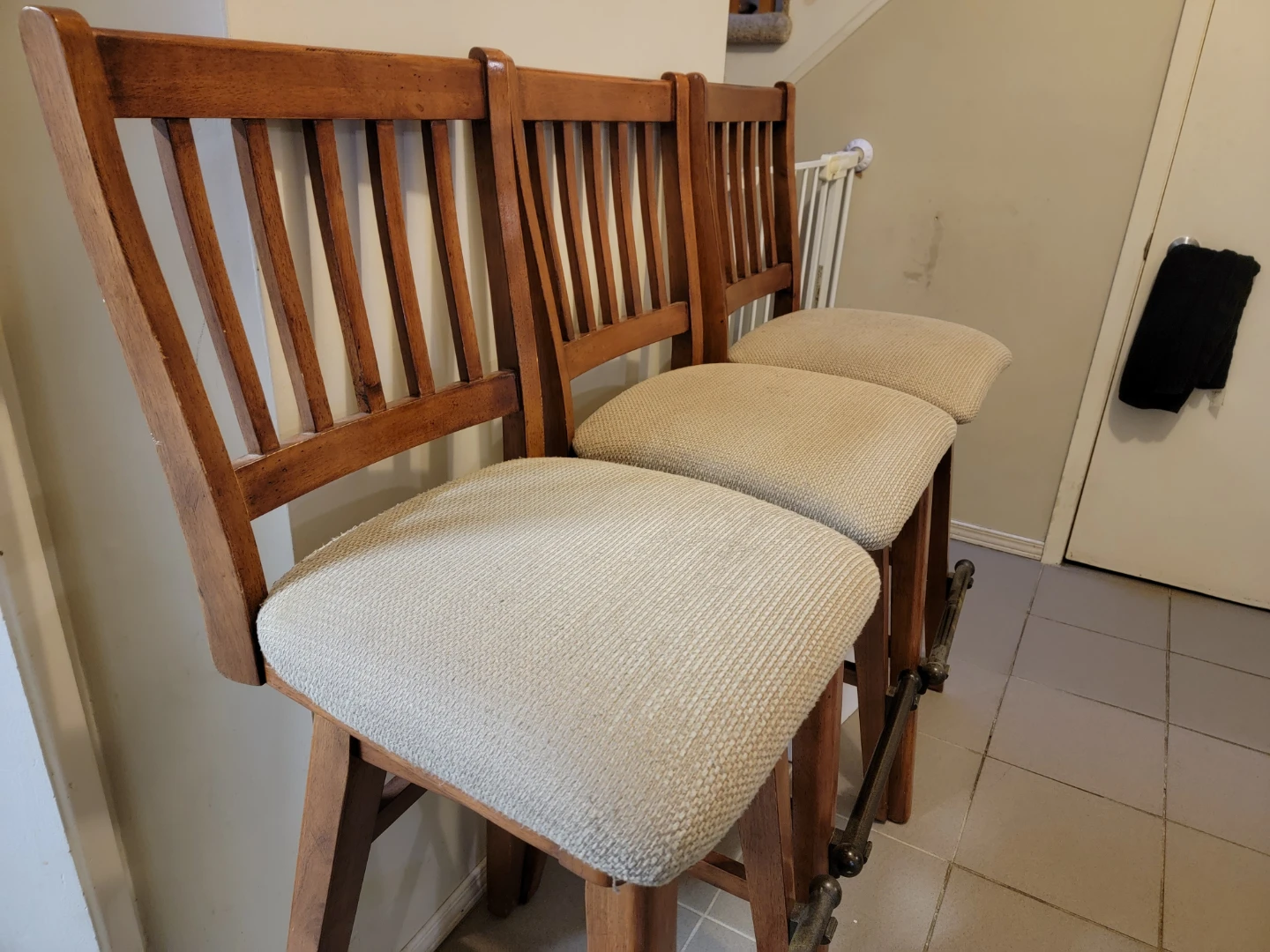 Set of 3 Swivel Bar Stools - photo 3