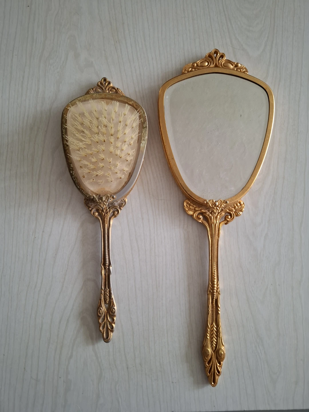 Vintage Vanity Set - Hand Mirror and Brush - photo 2