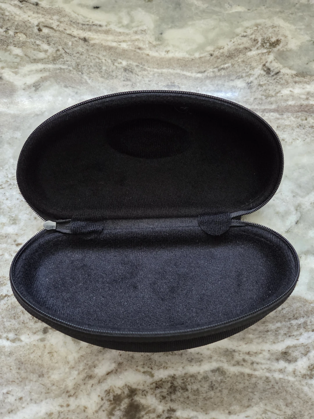 Oakley Black Hard Shell Sunglasses Case - photo 4