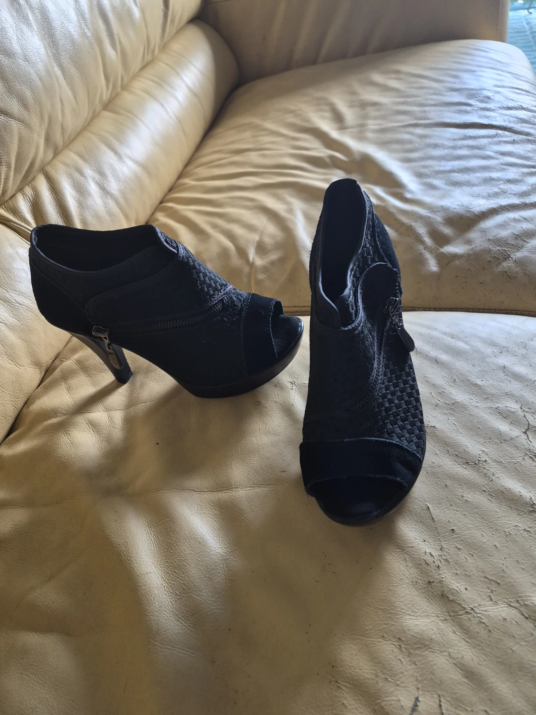Bernie Mev Black Woven Booties Size 36