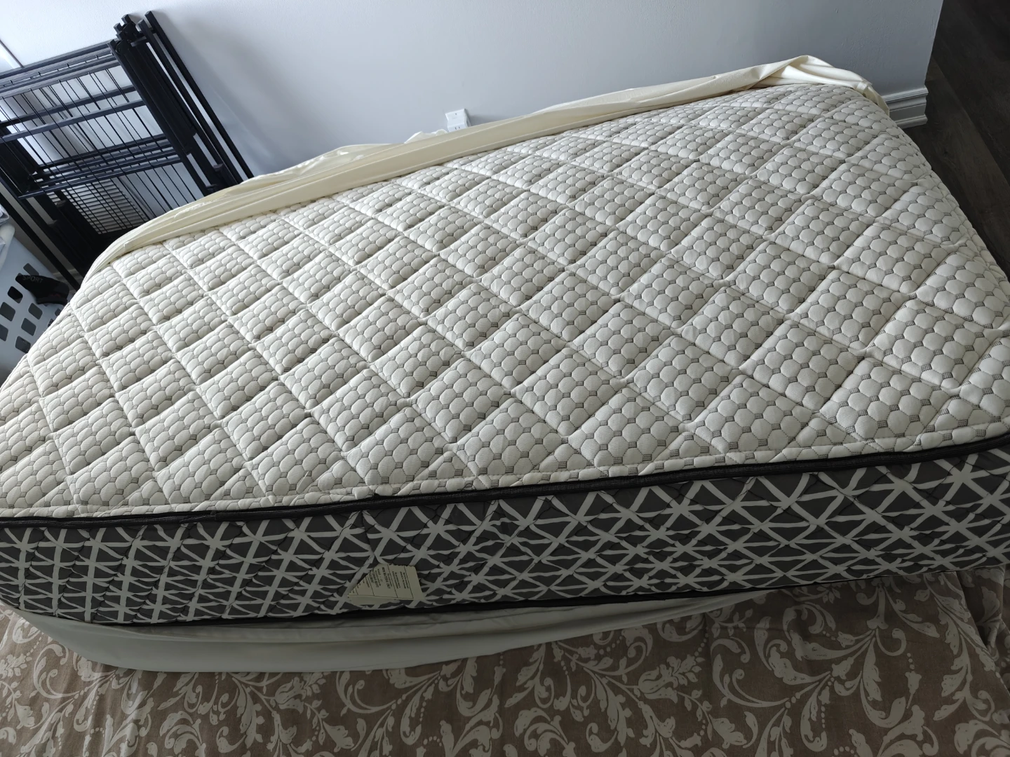 Queen Size Hybrid Mattress with Protector - photo 2