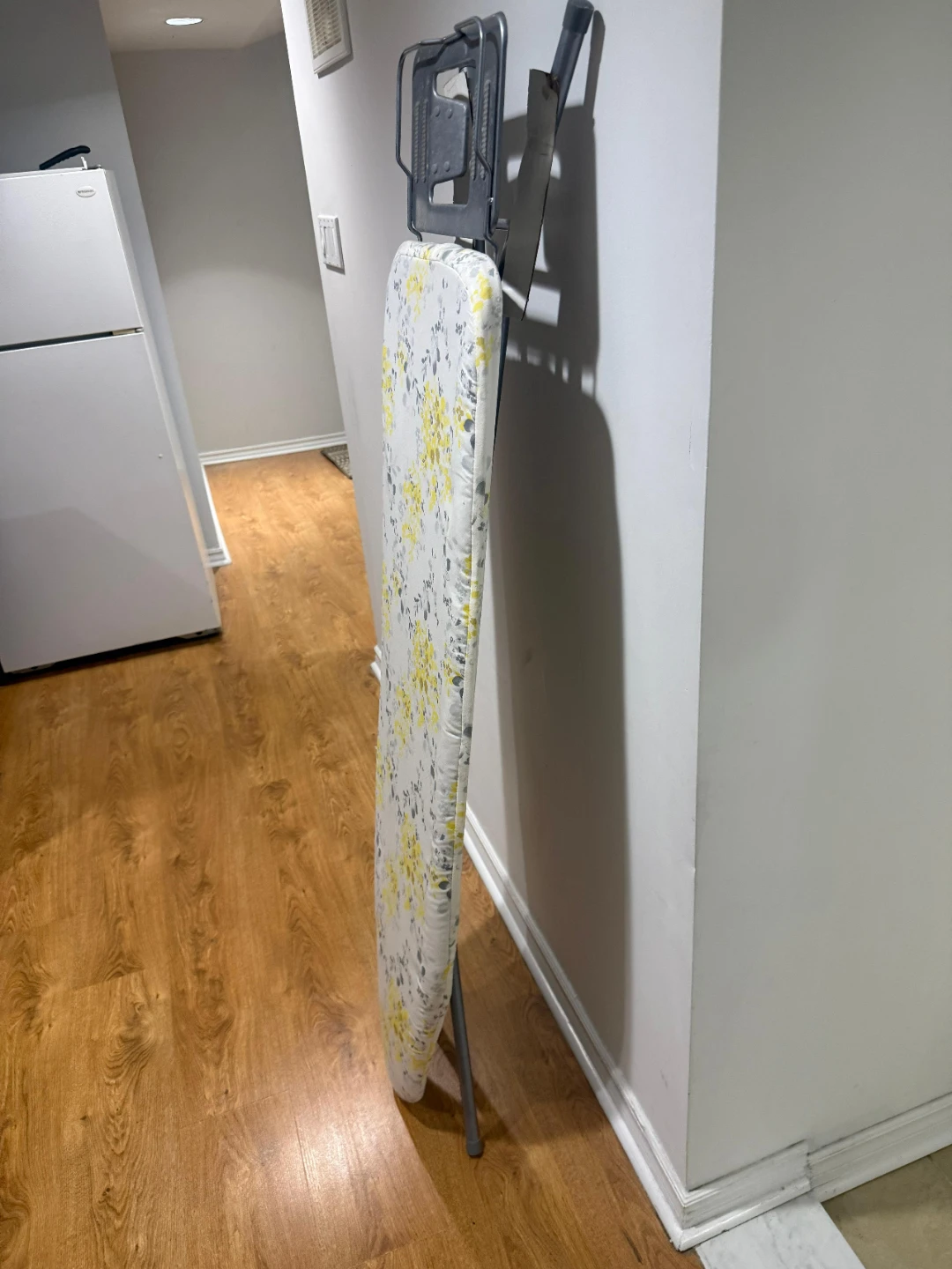 Ironing Board with Floral Cover New Not used - photo 2