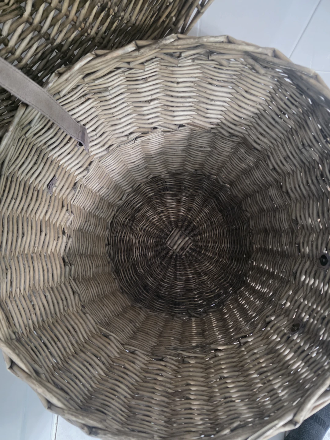 Wicker Laundry Hamper with Lid - photo 2