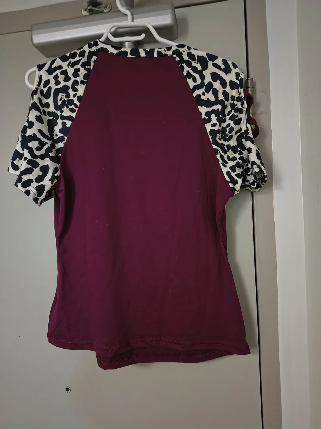 Women's Burgundy & Leopard Print Cut-Out Sleeve Shirt - photo 2