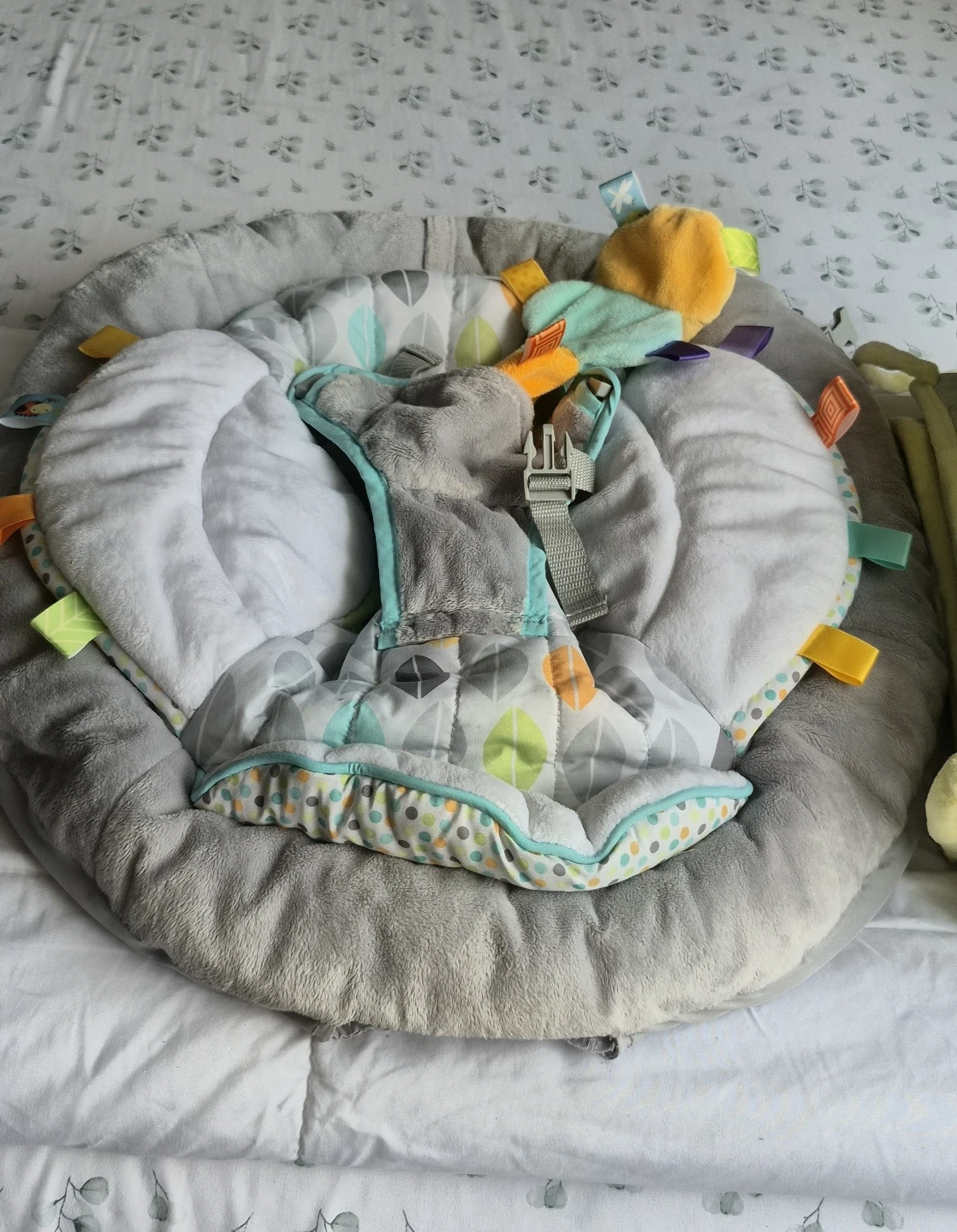 5 piece crib bumper set and Rocker - photo 2