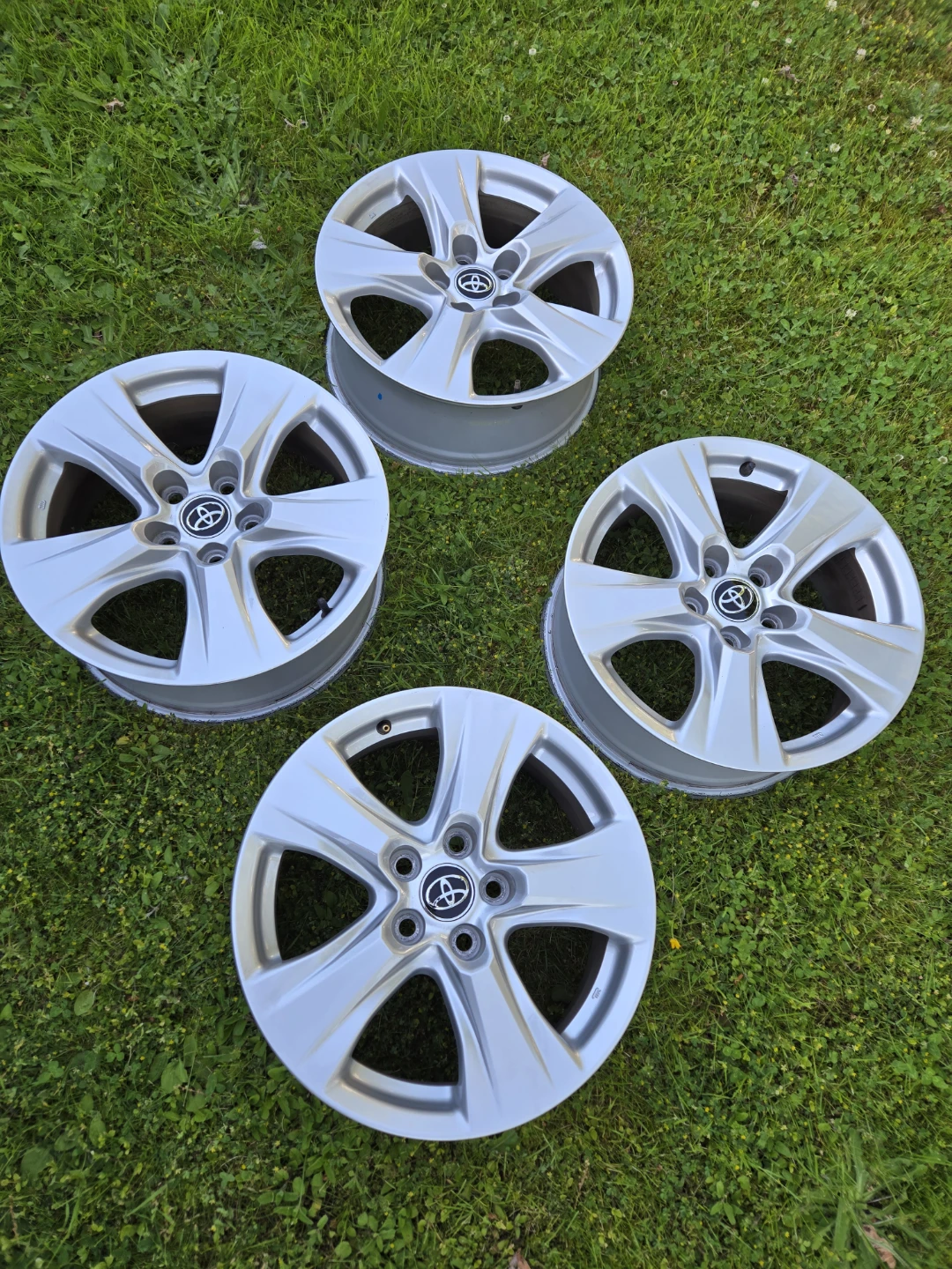 Set of 17" Toyota Silver Alloys