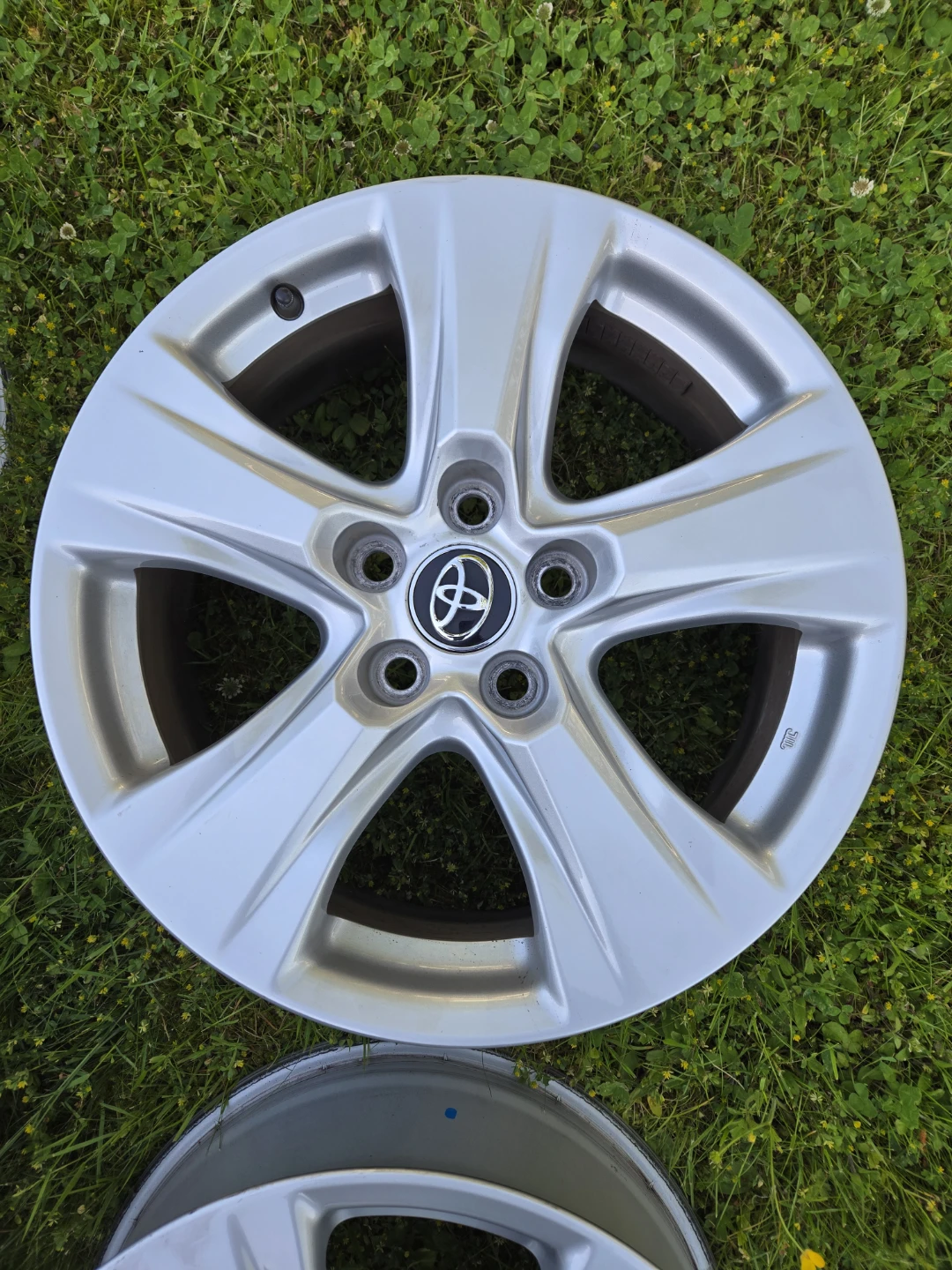Set of 17" Toyota Silver Alloys - photo 5