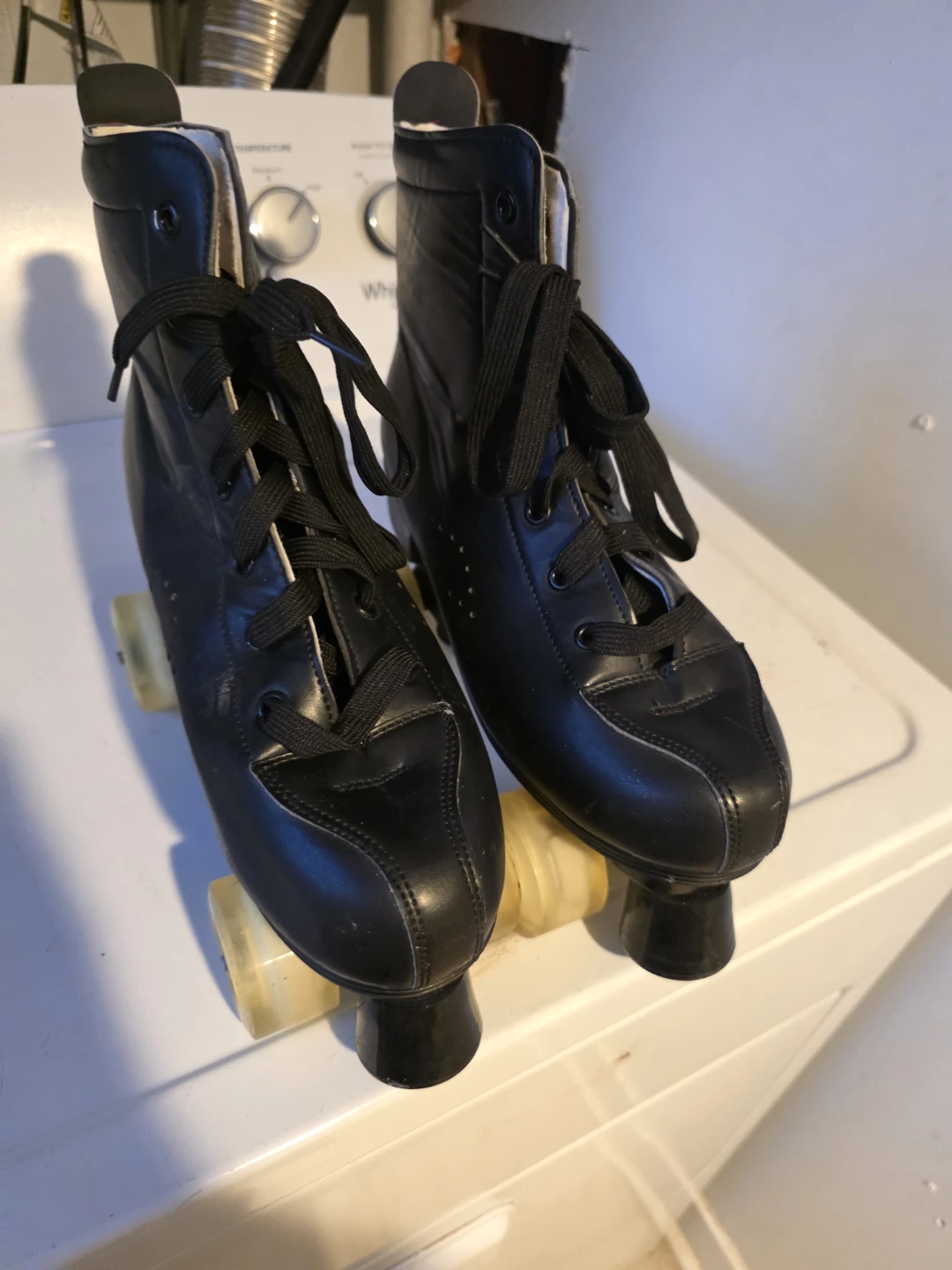 Black Roller Skates - photo 2