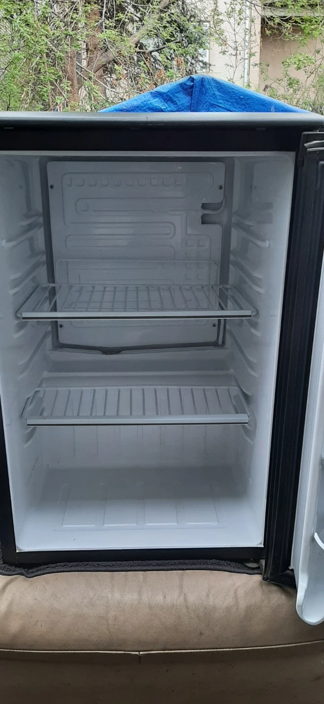 Danby Compact Designer Mini Fridge READ DESCRIPTION ON SIZE - photo 2