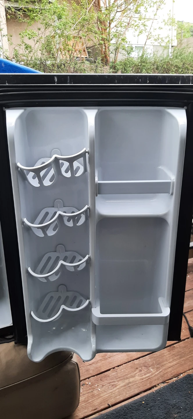 Danby Compact Designer Mini Fridge READ DESCRIPTION ON SIZE - photo 3