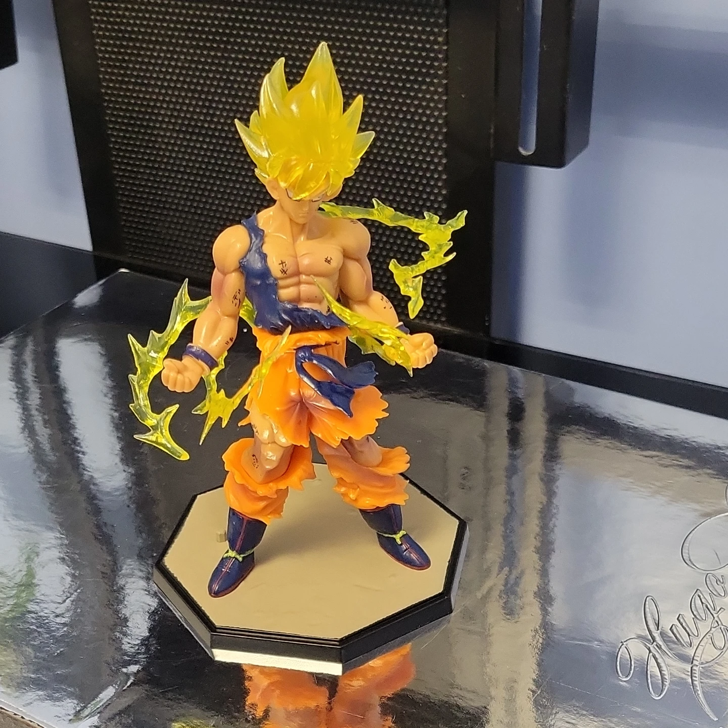 Dragon Ball Z Goku Super Saiyan Figure - photo 2