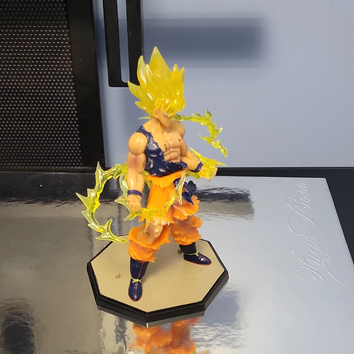 Dragon Ball Z Goku Super Saiyan Figure - photo 3