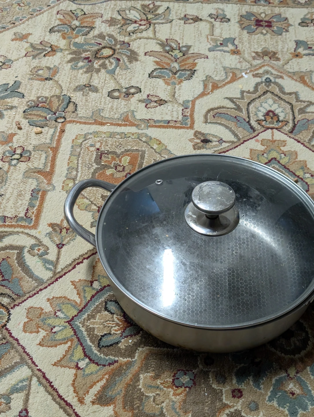 Stainless steel pot with glass lid