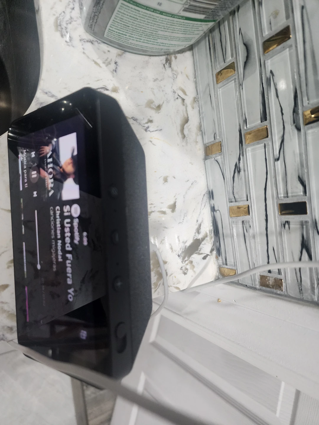 Amazon Echo Show 8 - photo 2