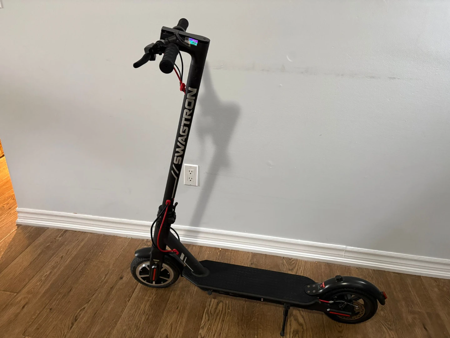 Swagtron Swagger 5 Folding Electric Scooter