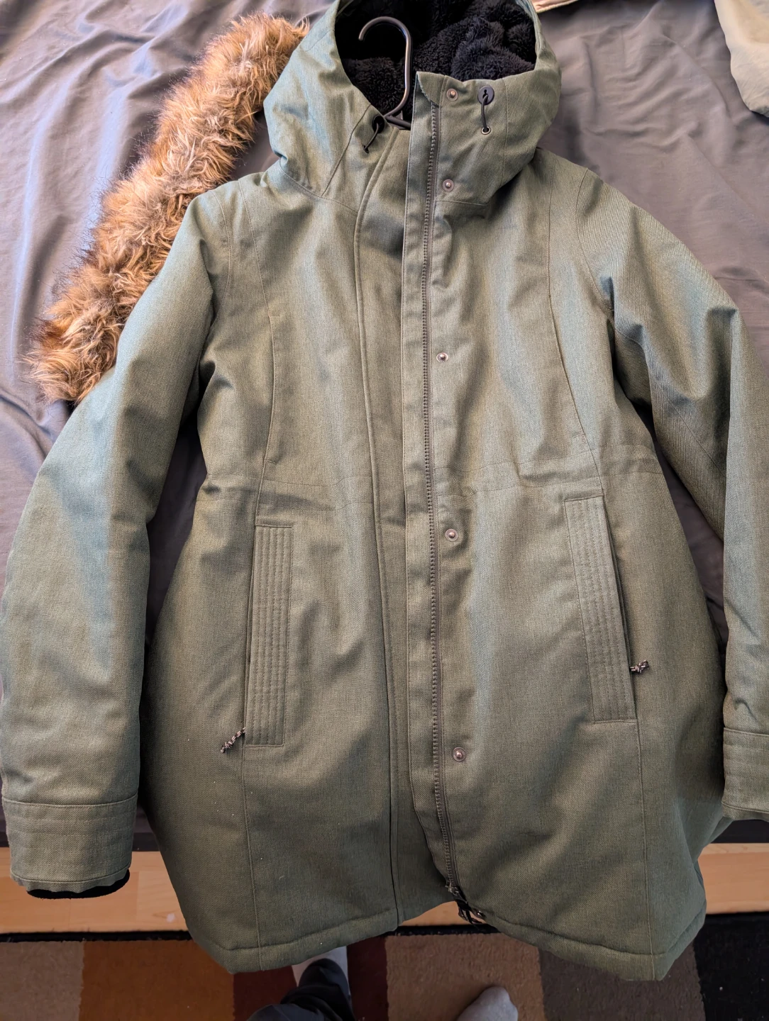Green Insulated Winter Parka Jacket with Fur Hood