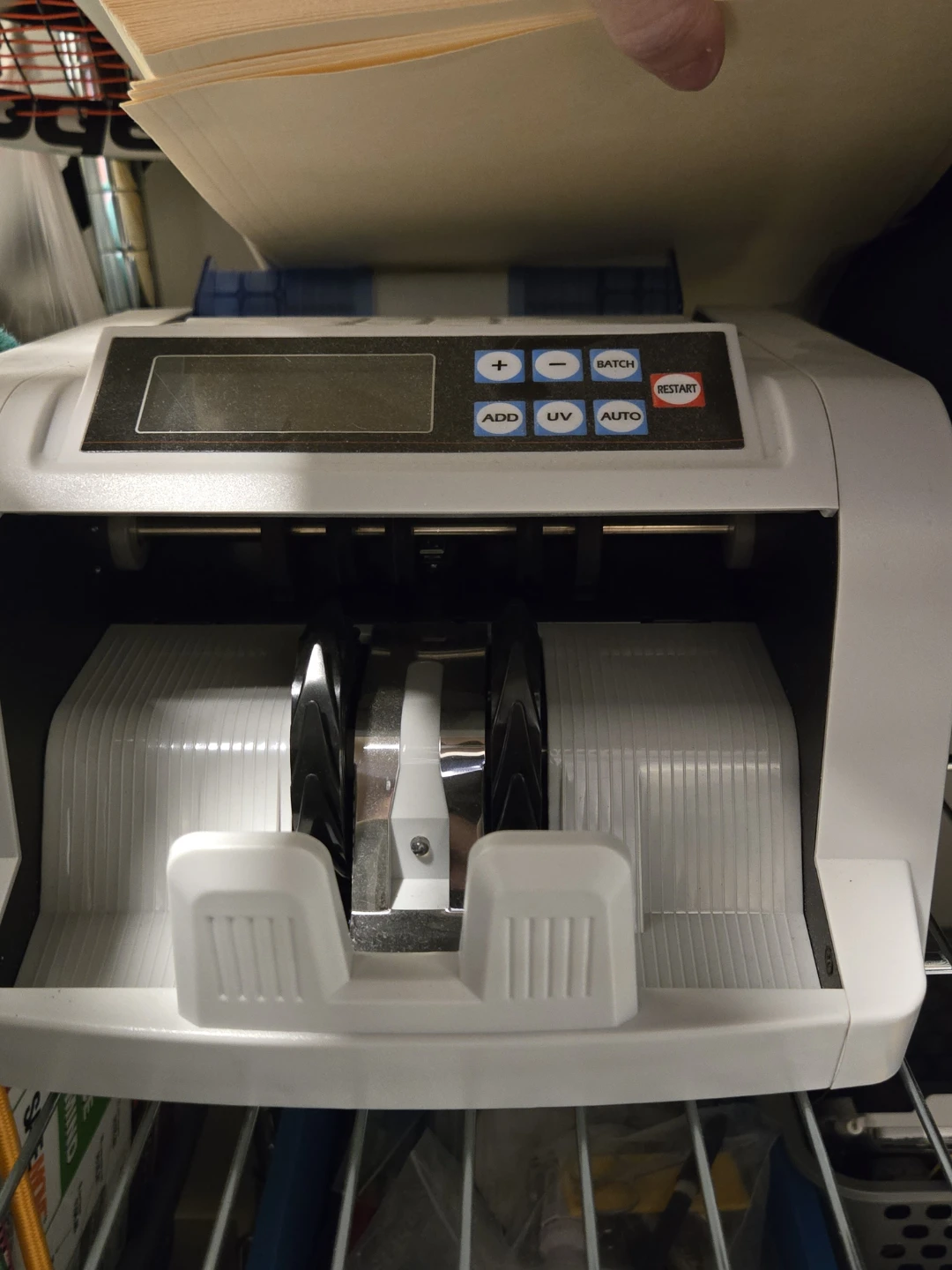 Cash counter machine