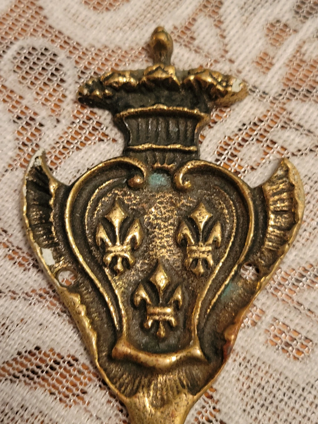 Rare.Vintage Crown and Fleur-de-lis motif Hook - photo 2