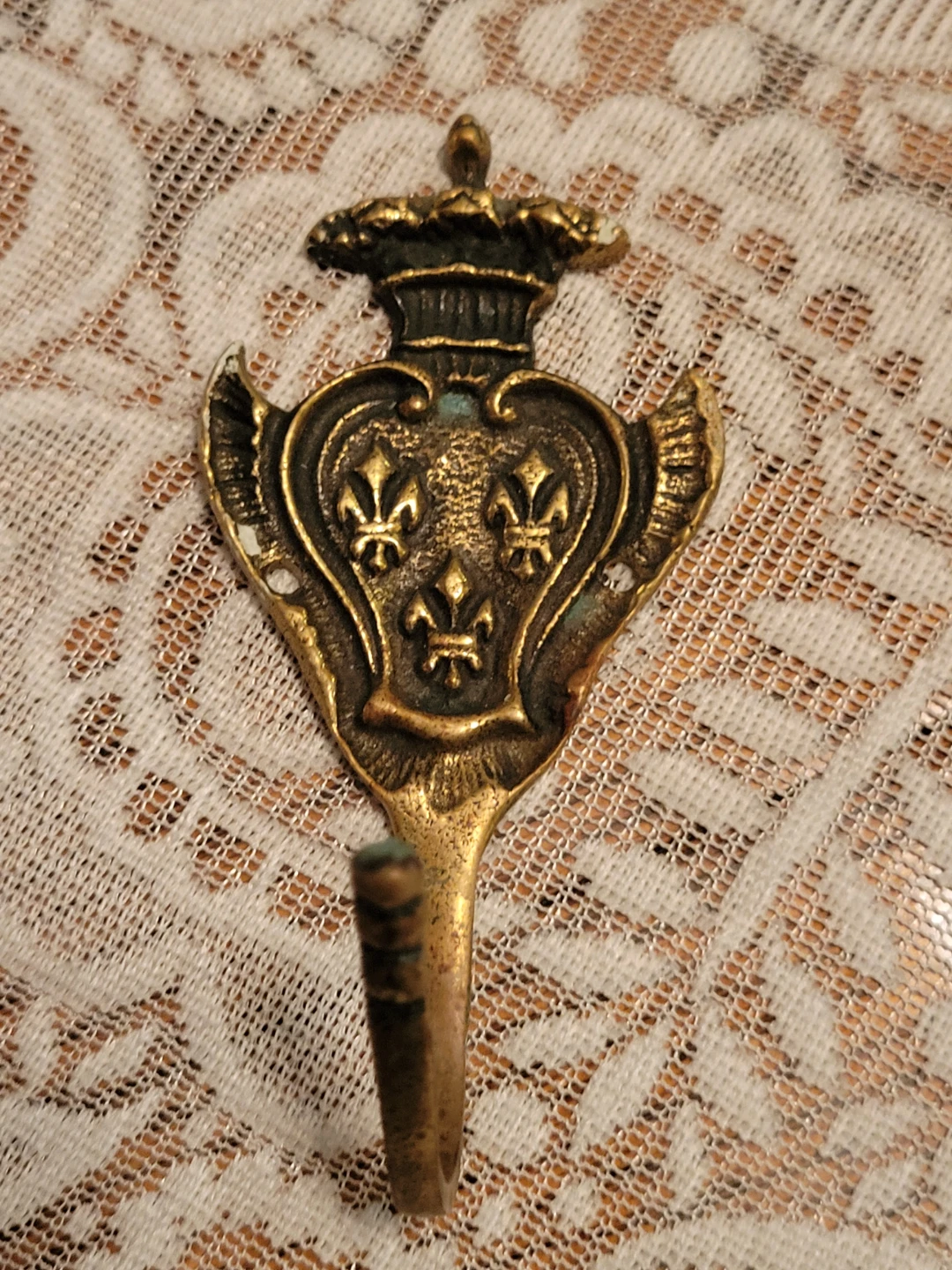 Rare.Vintage Crown and Fleur-de-lis motif Hook - photo 4